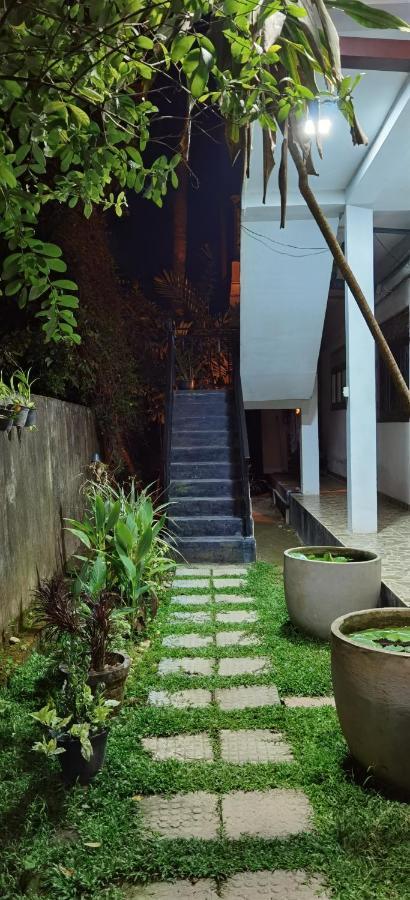 Turtle Lamp Hotel Unawatuna Exterior photo