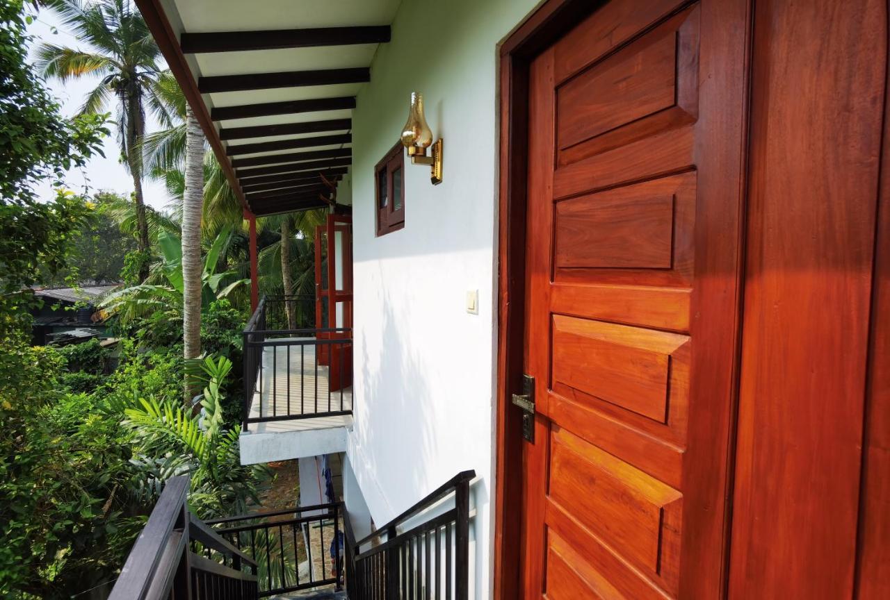 Turtle Lamp Hotel Unawatuna Exterior photo