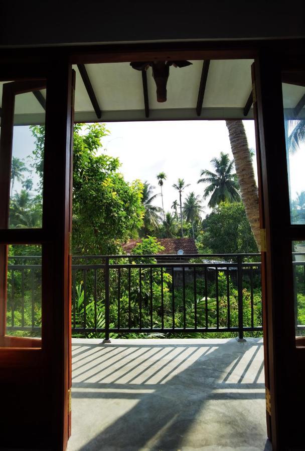Turtle Lamp Hotel Unawatuna Exterior photo