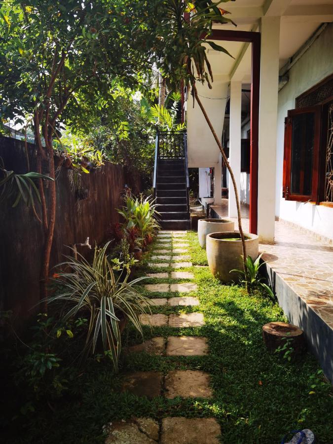 Turtle Lamp Hotel Unawatuna Exterior photo