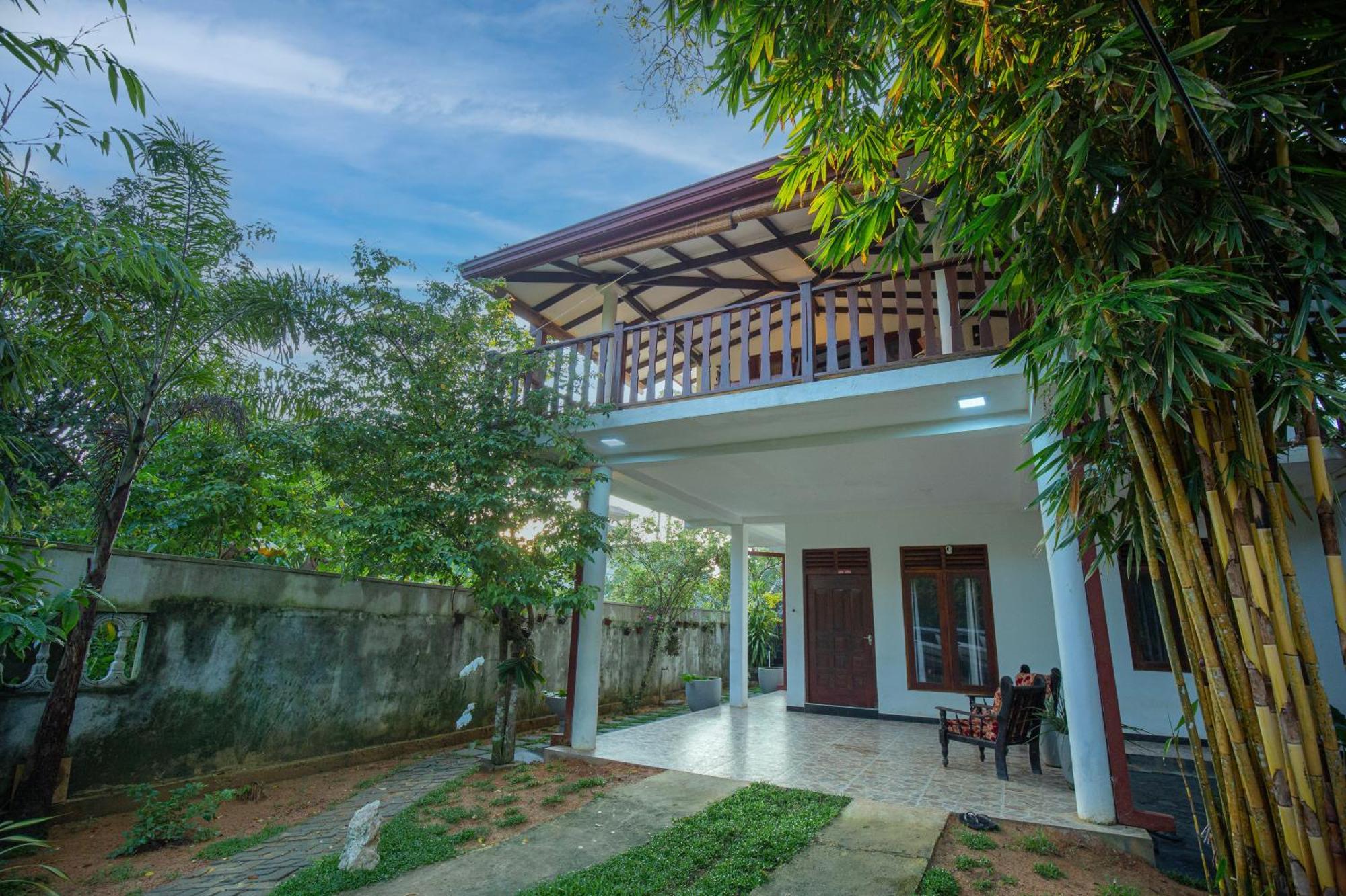 Turtle Lamp Hotel Unawatuna Exterior photo