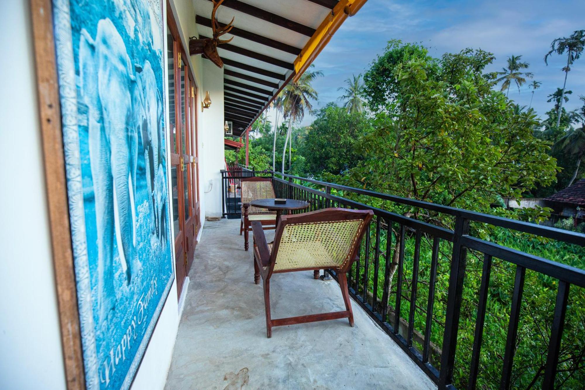 Turtle Lamp Hotel Unawatuna Exterior photo