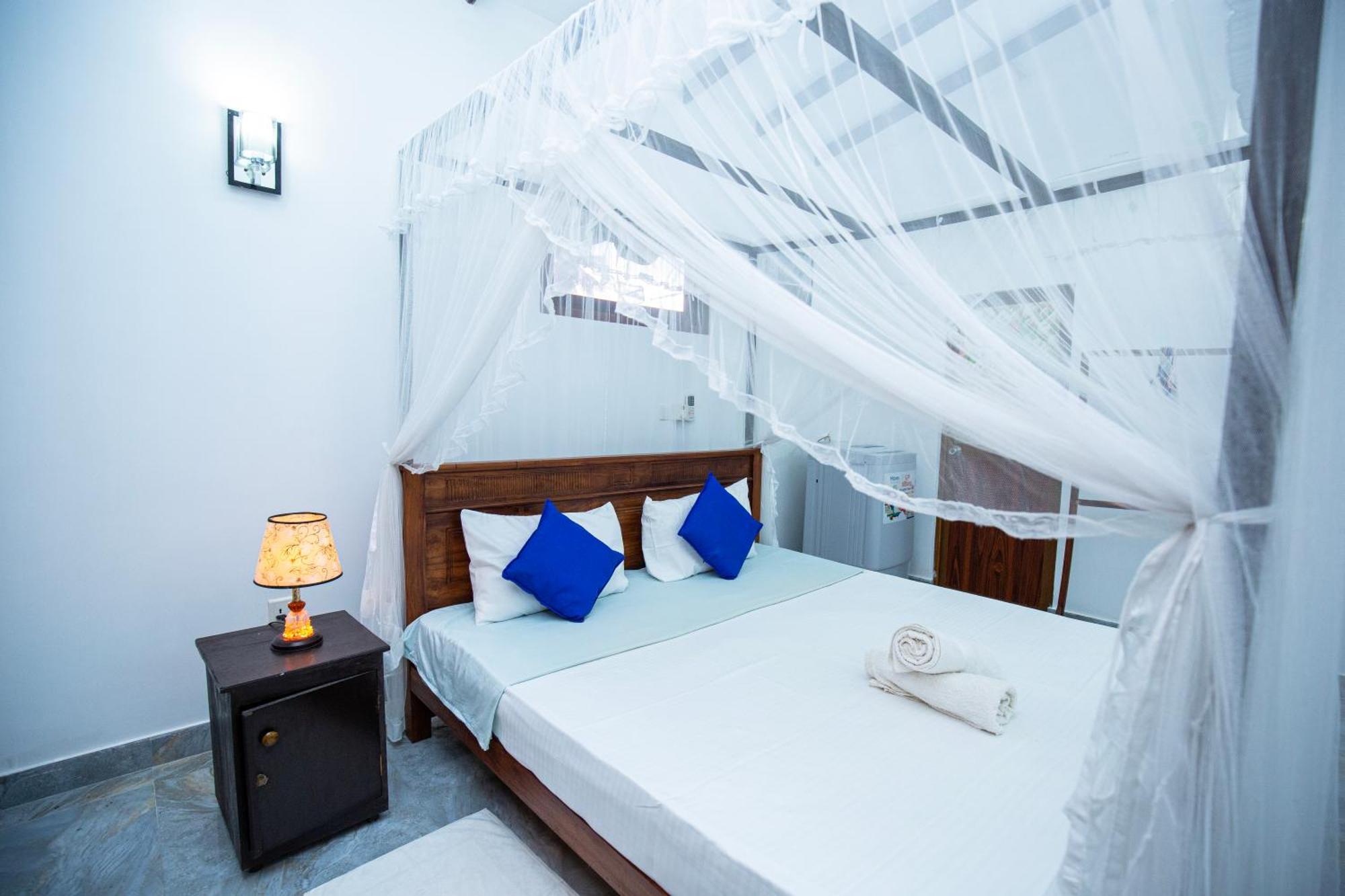 Turtle Lamp Hotel Unawatuna Exterior photo