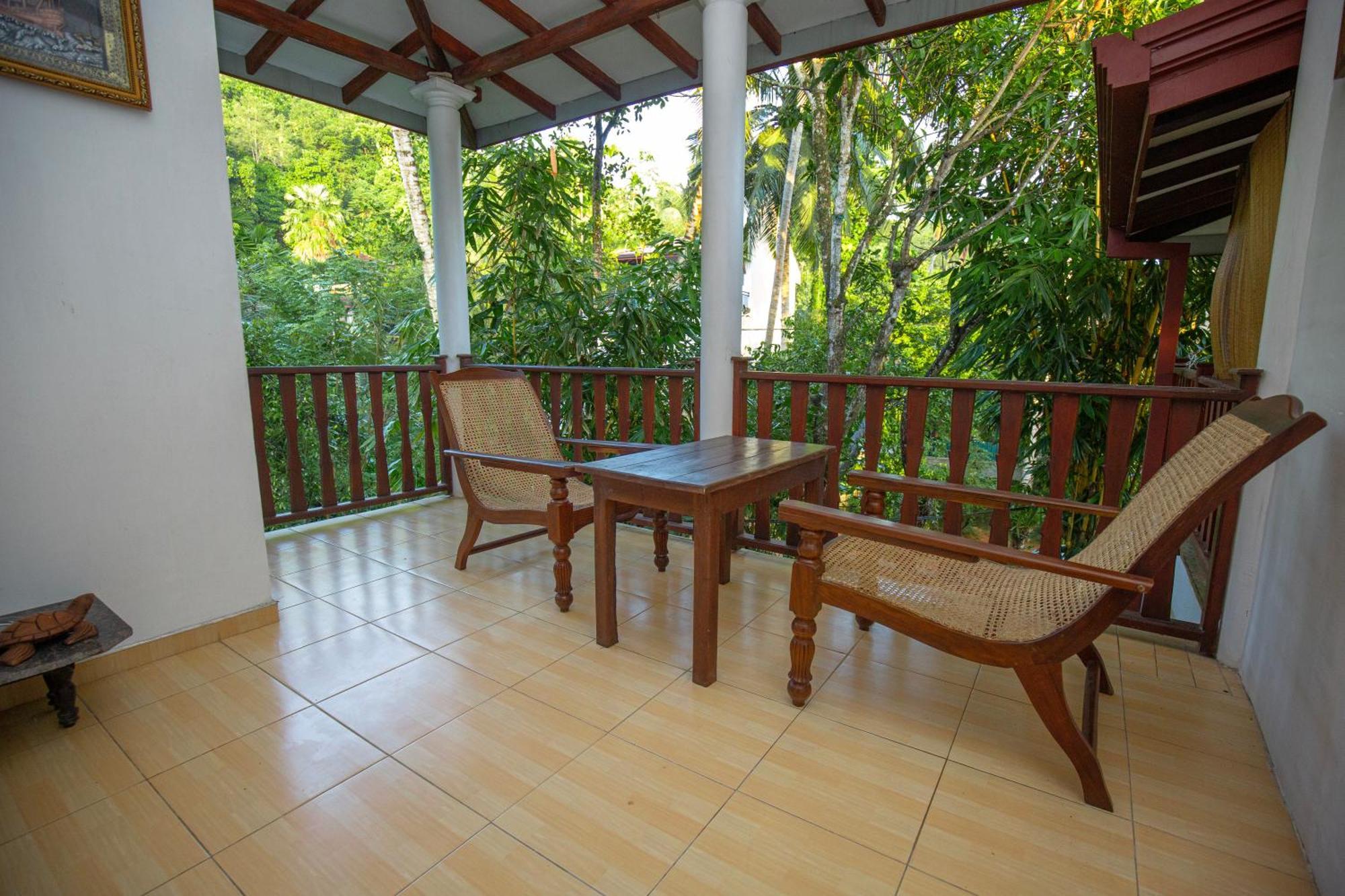 Turtle Lamp Hotel Unawatuna Exterior photo