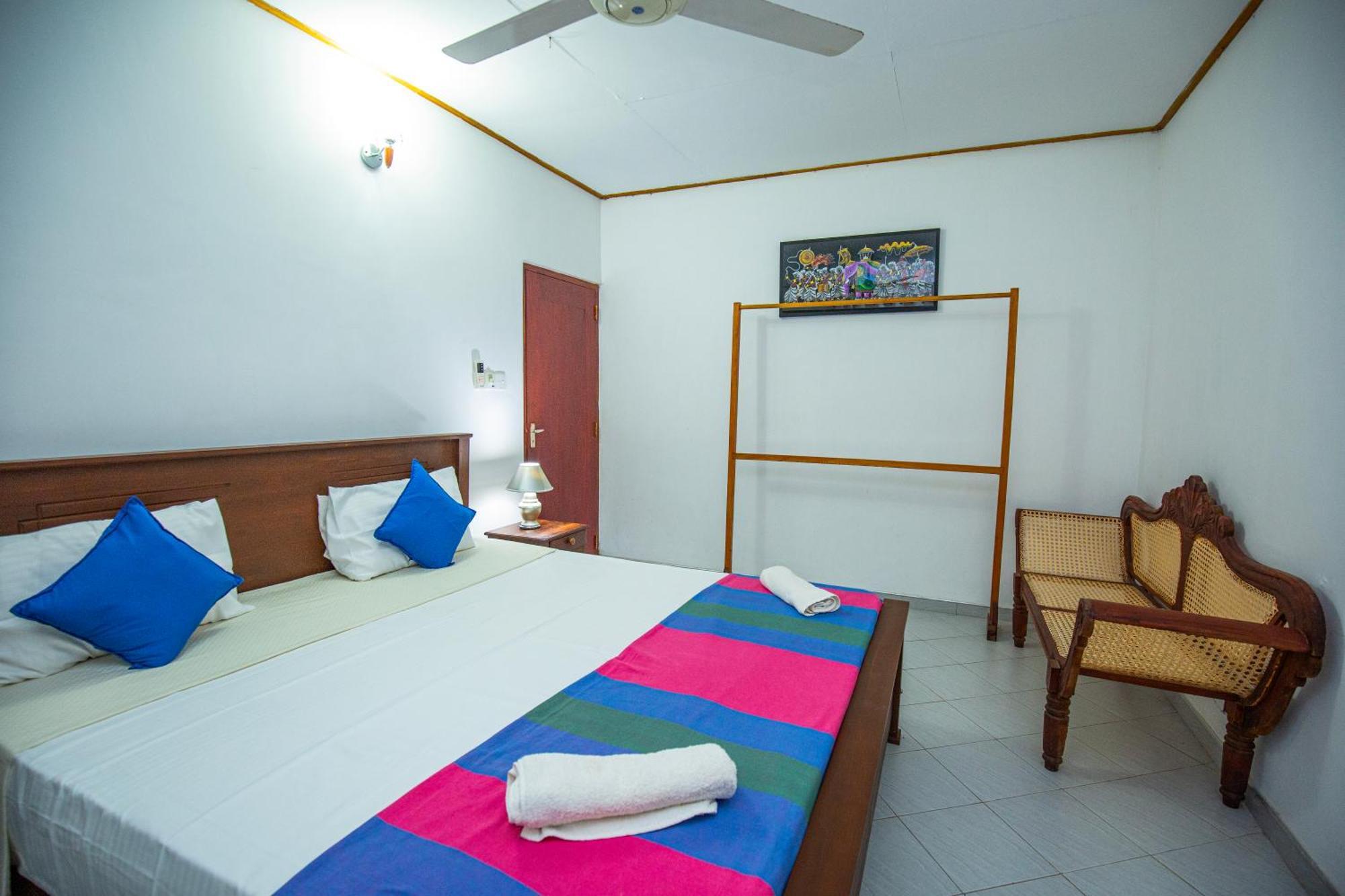 Turtle Lamp Hotel Unawatuna Exterior photo